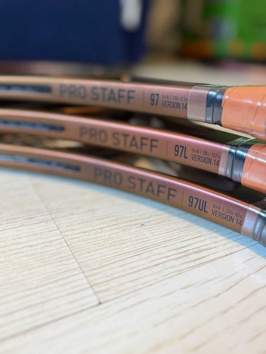 Rachete Tenis NOI Sigilate Wilson Pro Staff 97 V14, 97L, 97UL (L1-L4) (315g, 290g, 270g)