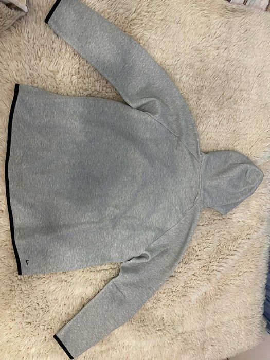 ЧИСТО НОВ ! С етикетите оригинално горнище Nike Sportswear Tech Fleece