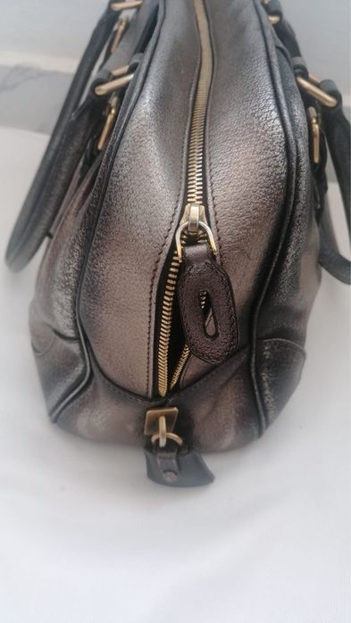 Дамска чанта Prada,оригинална,без никакви забележки ,в отлично сьстояние,естествена кожа,закупена в бутик Prada в Италия