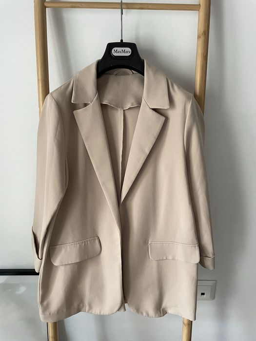 Два броя сака в бонбонен цвят и екрю