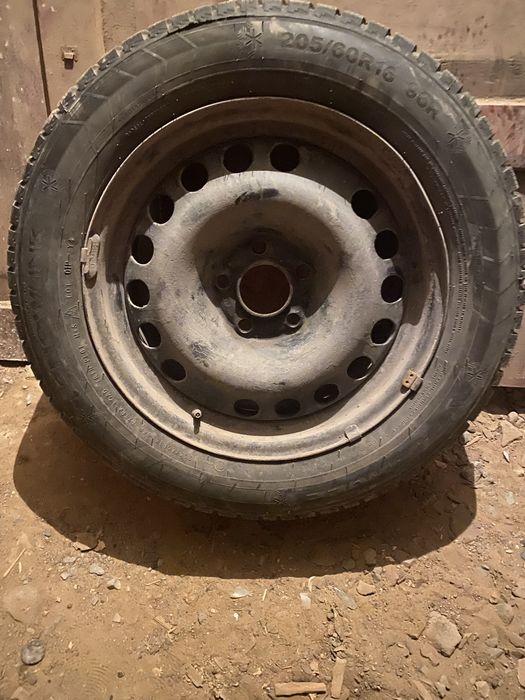 Продам шины с дисками 205.60 R16
