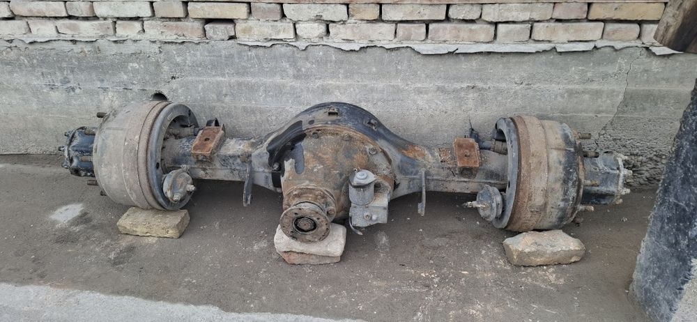 Man isuzu zil kamaz shakman howa zadni most sotiladi.