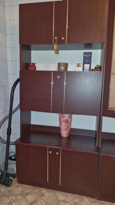 Отдам даром стенку