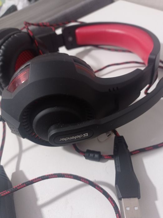 Продам игровые наушники с микрофоном Defender