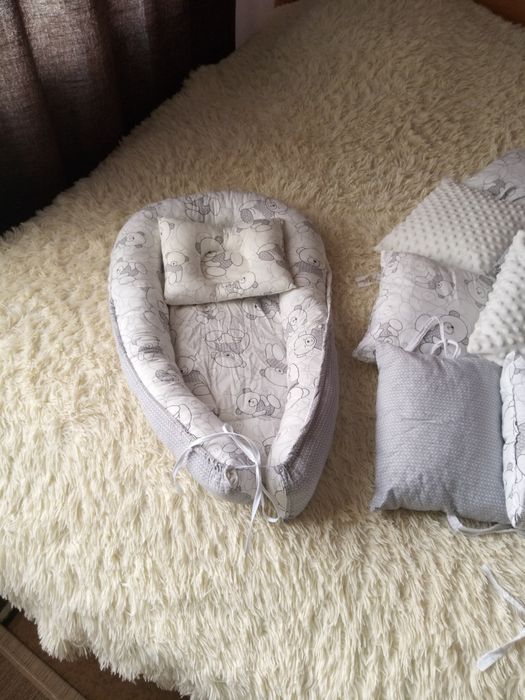 Продам постельный набор в кроватку малыша