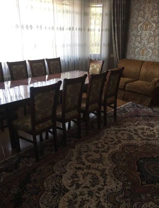 Стол и 12 стулья