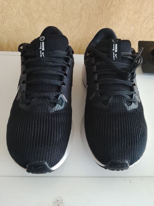 Кроссовки. NIKE.