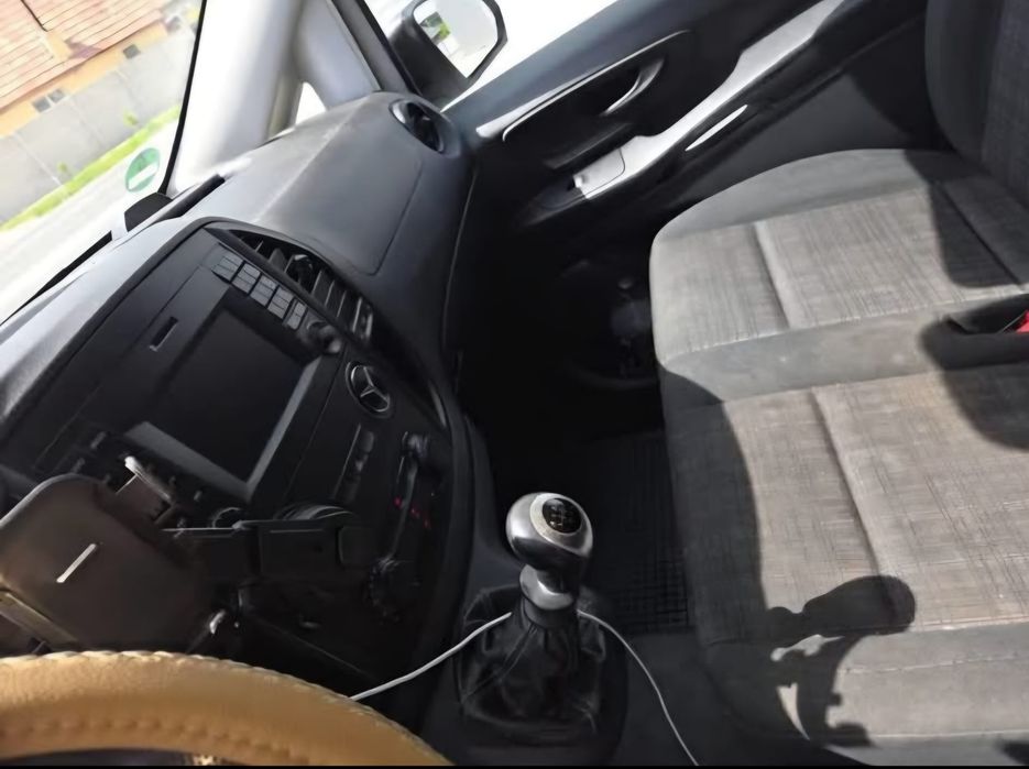Vând Mercedes Vito an 2017 .7800 euro RAR făcut