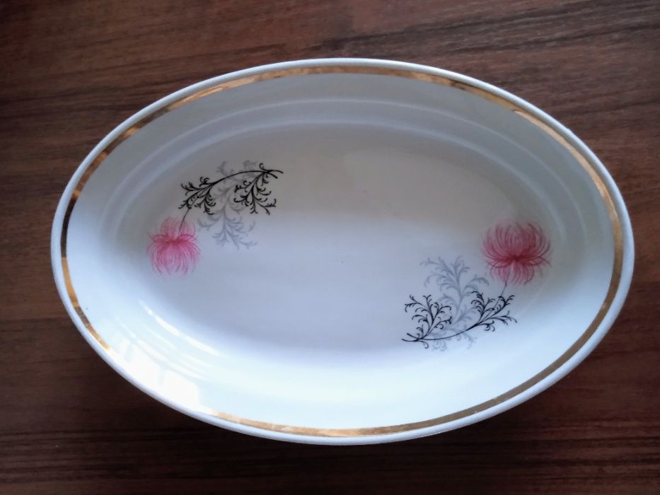 Блюдо фарфоровые.