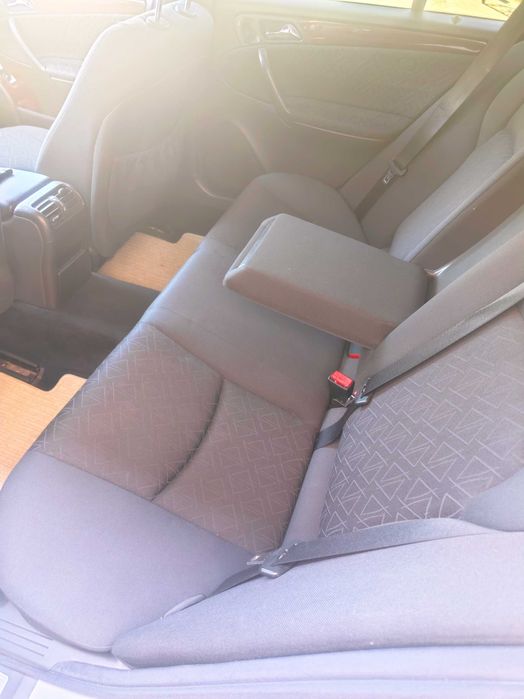 Продава се лек автомобил Mercedes C 24, бензин, 2002г.0