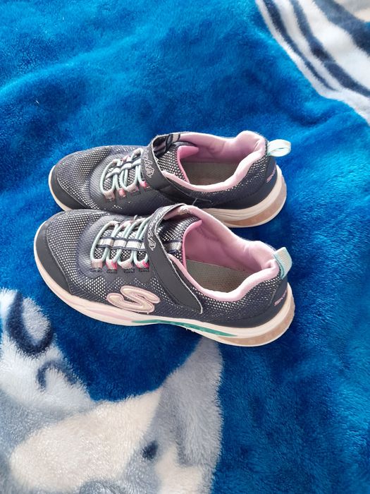 Skechers sheckers adidasi fete marime 32 pt fata Pantofi sport cu LED-