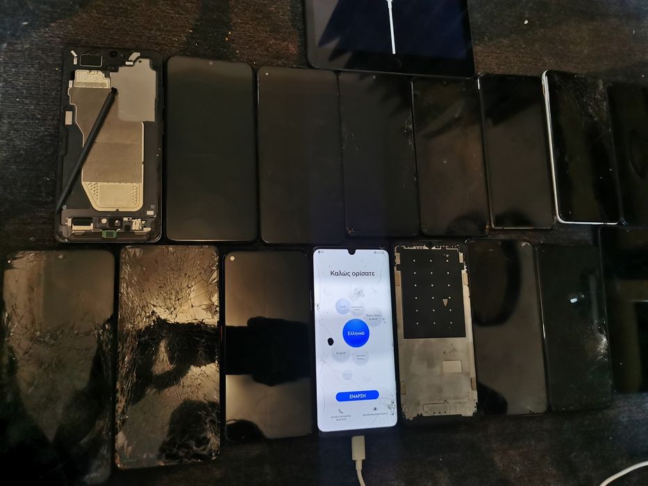 Vand piese de telefoane