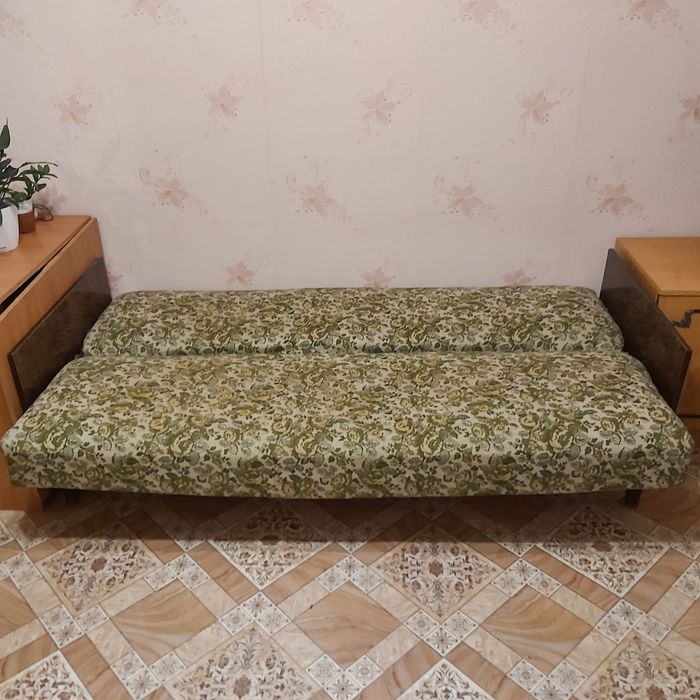 Отдам даром  мебель, диван.