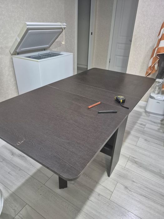 Продается стол книжка