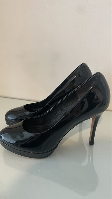 Черни лачени обувки на ток Buffalo