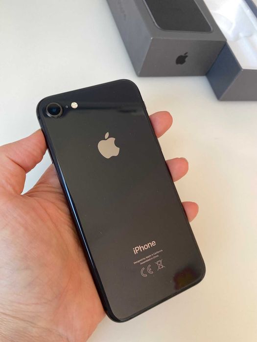 IPhone 8 64GB, цвят space gray- много добро козметично състояние