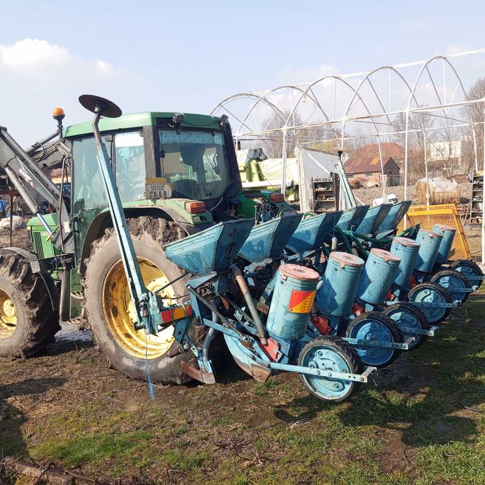 Vând semănătoare porumb spc 6