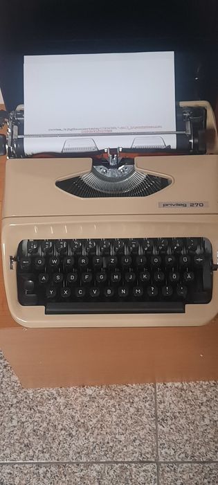 Mașină de scris Privileg 270 impecabilă