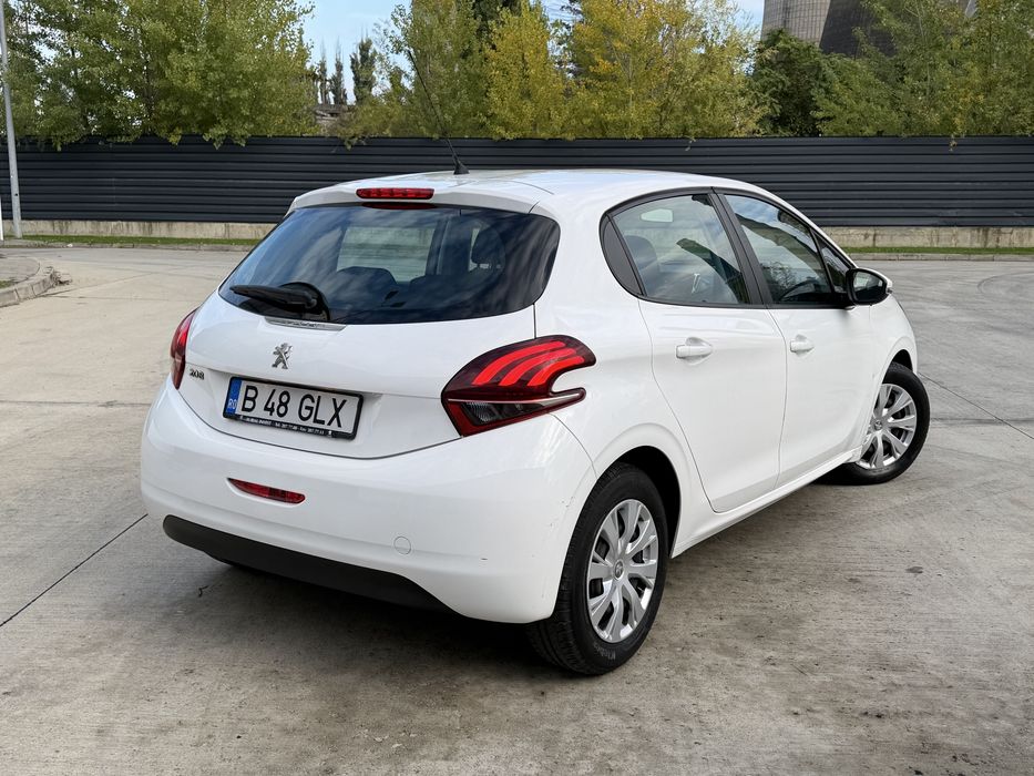Peugeot 208 2018 Benzină Euro 6 / 64.000 km / Navigatie 5400 Euro