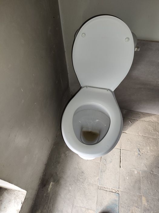 Унитаз в сборе. Всё работает