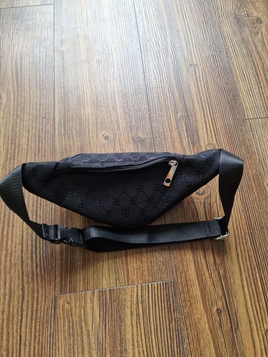 Страхотна мъжка малка чанта  , малък размер