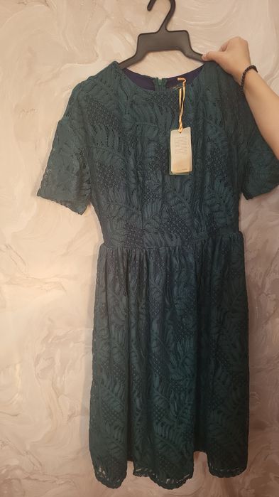 Продам новые платья