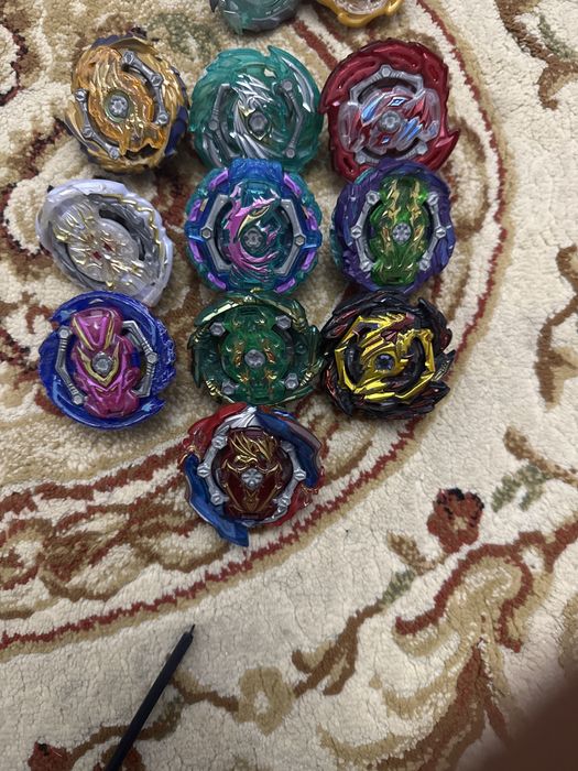 Игрушки из мультика beyblade