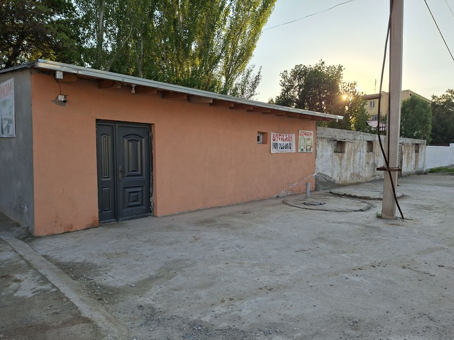 Noturar bino sotiladi