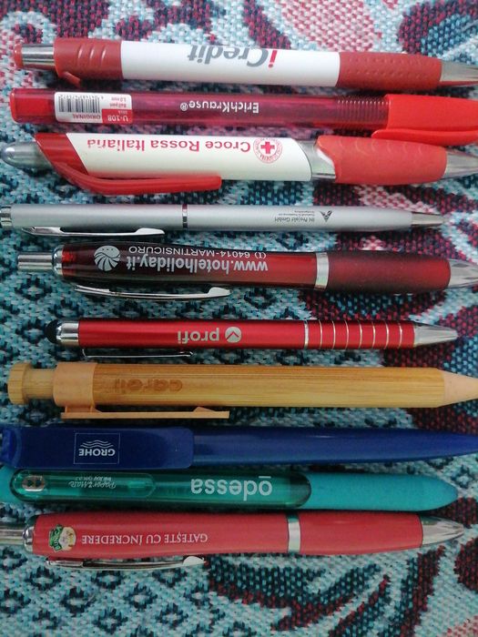 Pixuri cu Logo de colectie . 20 de bucati  . 3,5 lei bucata