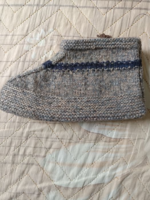 Мъжки и дамски плетени терлици.