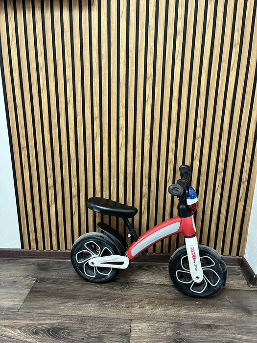 Продам беговел от Qplay