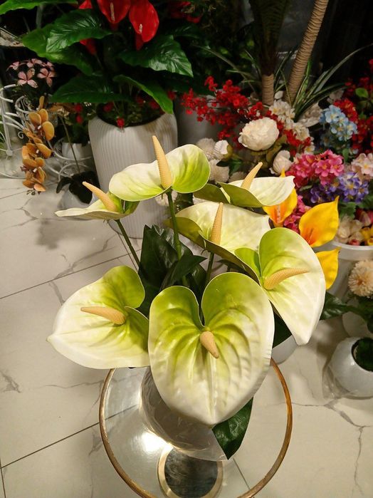 Suniy gullar va daraxtlar. Искусственные цветы и деревья прокат.