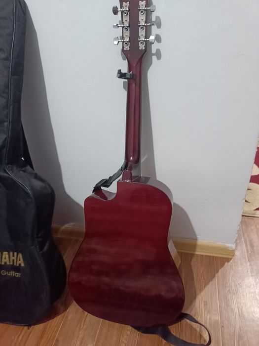 Продаётся гитара. Levinson