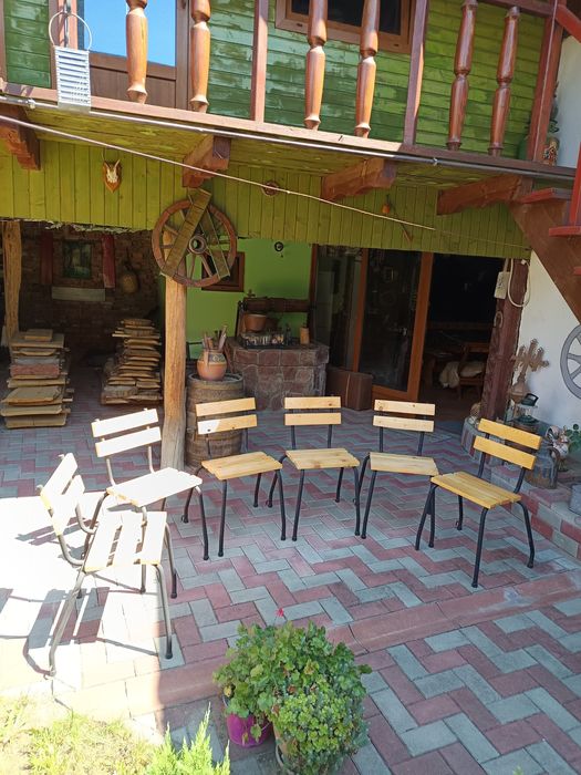 Scaune și masa exterior / terasa