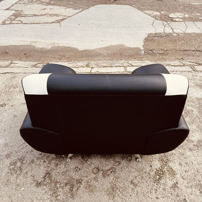 Луксозен фотьойл от естествена кожа – модерен черно-бял дизайн