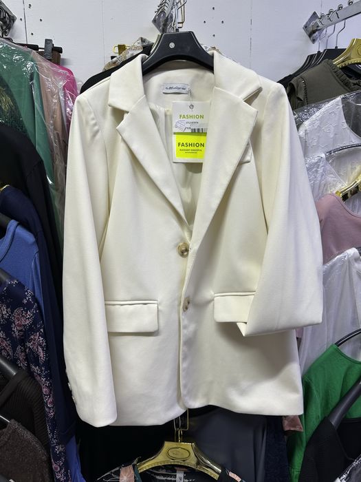 Пиджак  белый  классика L/XL