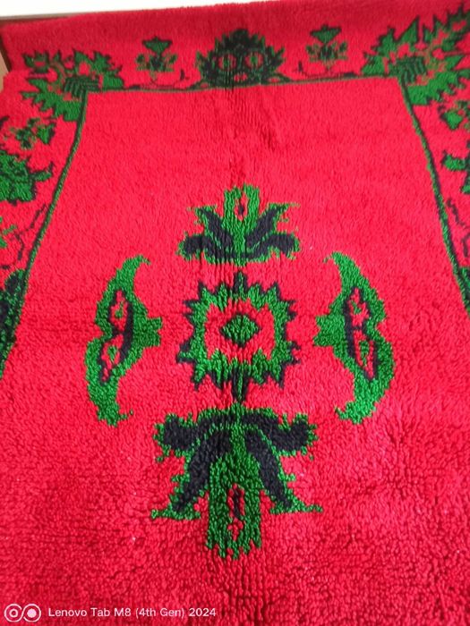 Чисто нов червен китеник