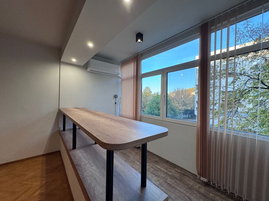 Дава се под наем Тристаен апартамент в Пловдив, Център - 90 кв.м за 680 € - Снимка #2