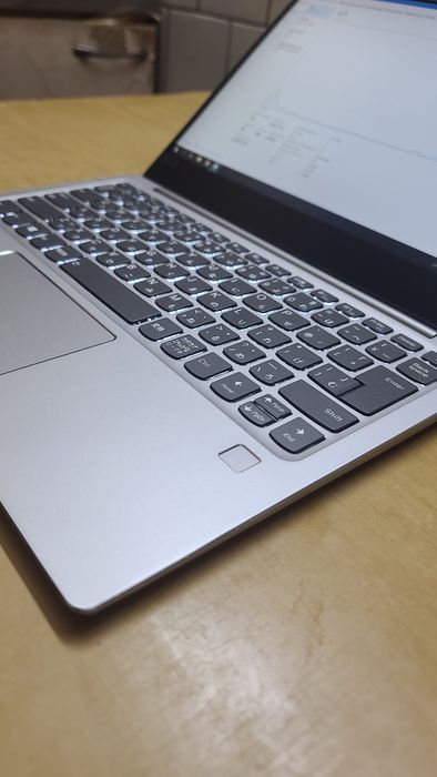 Lenovo IdeaPad — Intel Core i5-7200U | 8GB RAM | 256GB M.2 SSD