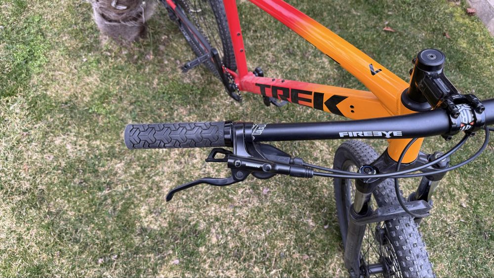 TREK MARLIN 7   2023