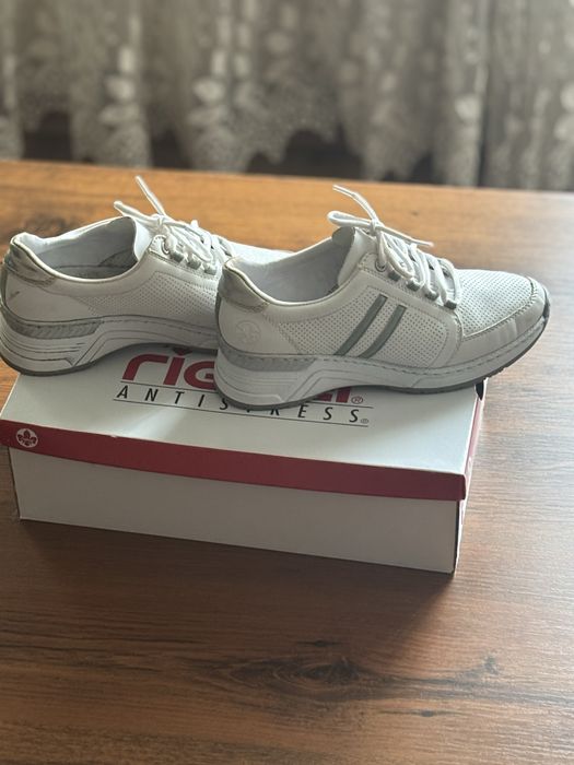 Продам кроссовки-туфли