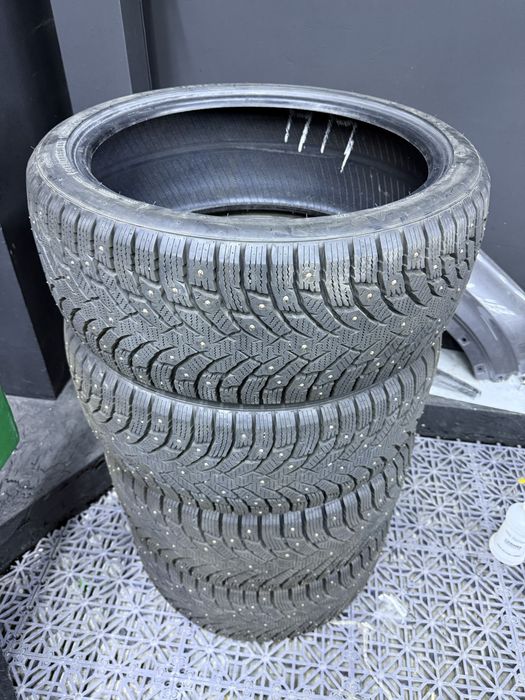 Зимняя резина Перед 245/40/20 зад 275/35/20
