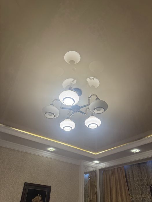 Люстра пятирожковая и два бра