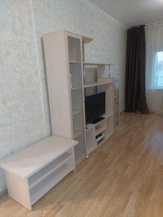 Продам стенку и журнальный столик