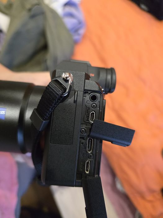 ПРОДАВАМ: Като нов Sony A7 III (само 8154 кадъра) + Zeiss 55mm f/1.8