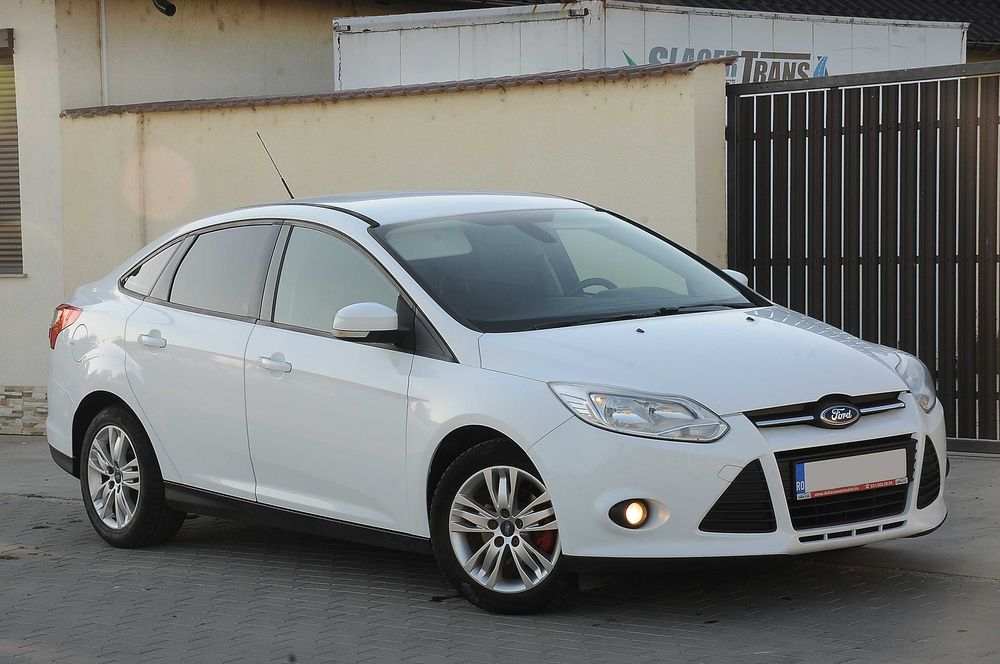 FORD Focus Sedan 07.2012 1.0i 125 CP E5 6 trepte climatronic, inmatriculat ofer fiscal