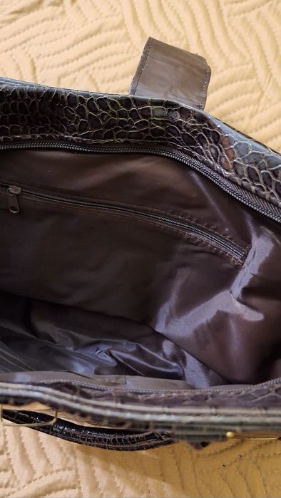 Дамска лачена чанта