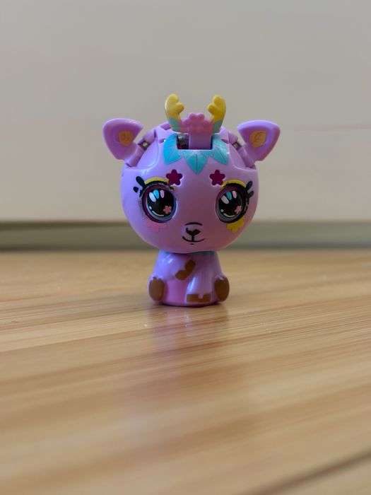 Игрушка-трансформер,превращается из шарика в фигурку животного.