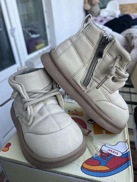 Продам обувь на девочку