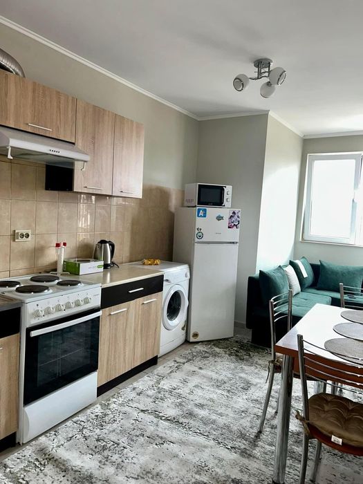 Тристаен апартамент под наем в Център